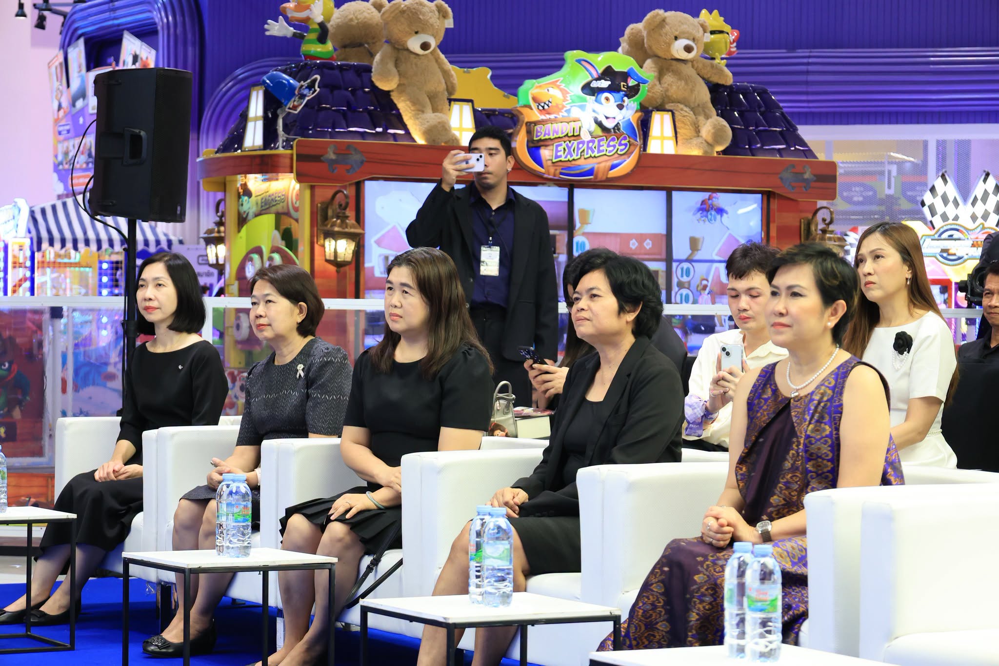 title - ส.ป.ก. ร่วมเป็นเกียรติในพิธีเปิดงานโครงการประชาสัมพันธ์และส่งเสริมการจำหน่ายผ้าไหมและผลิตภัณฑ์หม่อนไหมสัญจร ณ กรุงเทพมหานครและจังหวัดนนทบุรี ครั้งที่ 2
